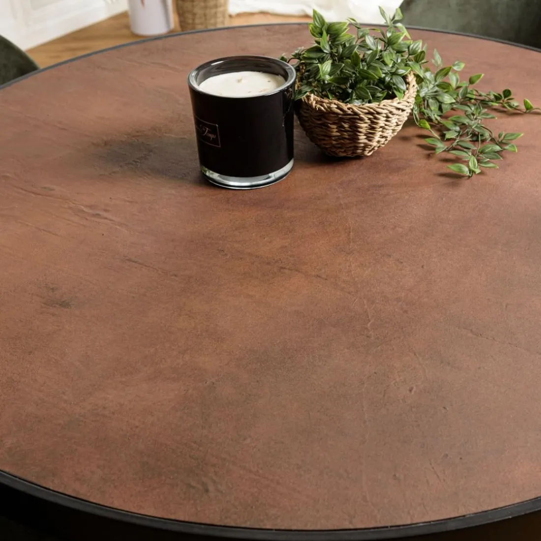 Table à manger 4 places couleur rouille effet pierre BASILE