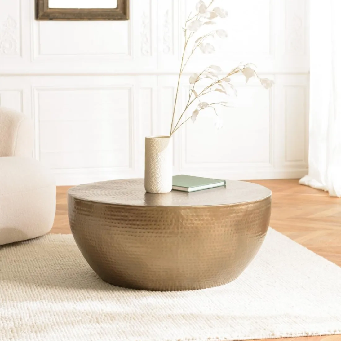 Table basse coque ronde en Aluminium Doré antique JOHAN