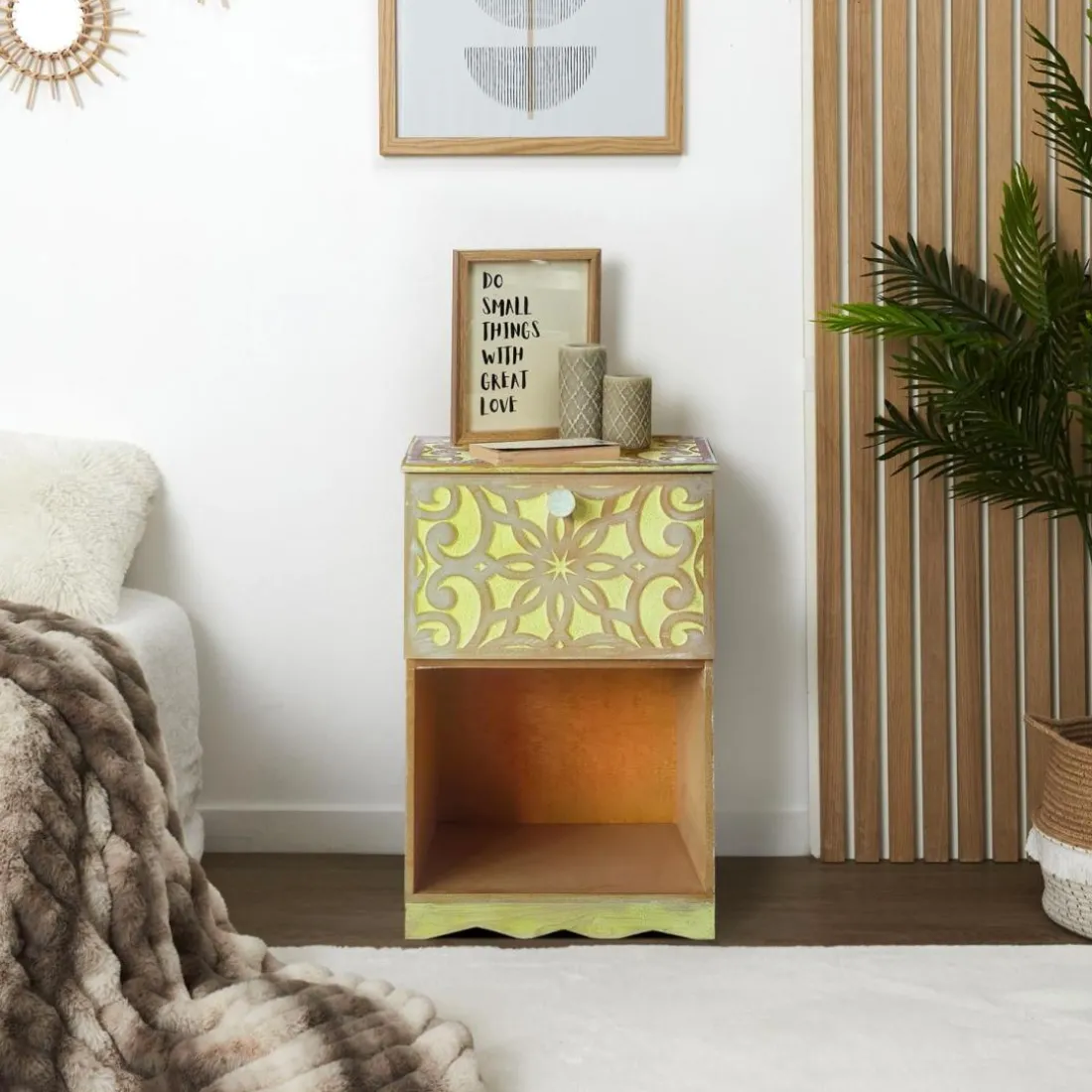 Table de chevet style oriental bois sculpté 1 porte Monbolyto Bois Jaune