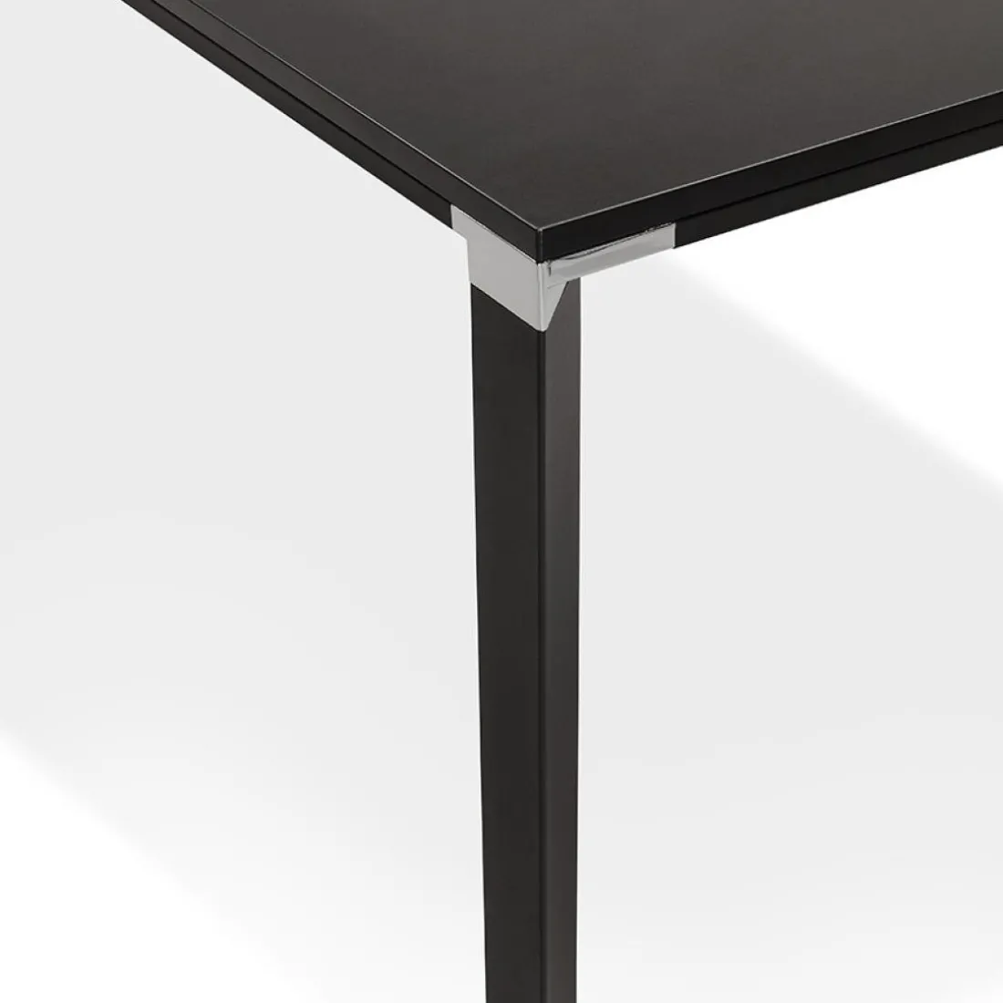 Table de réunion ou à manger design 'XLINE' en bois noir