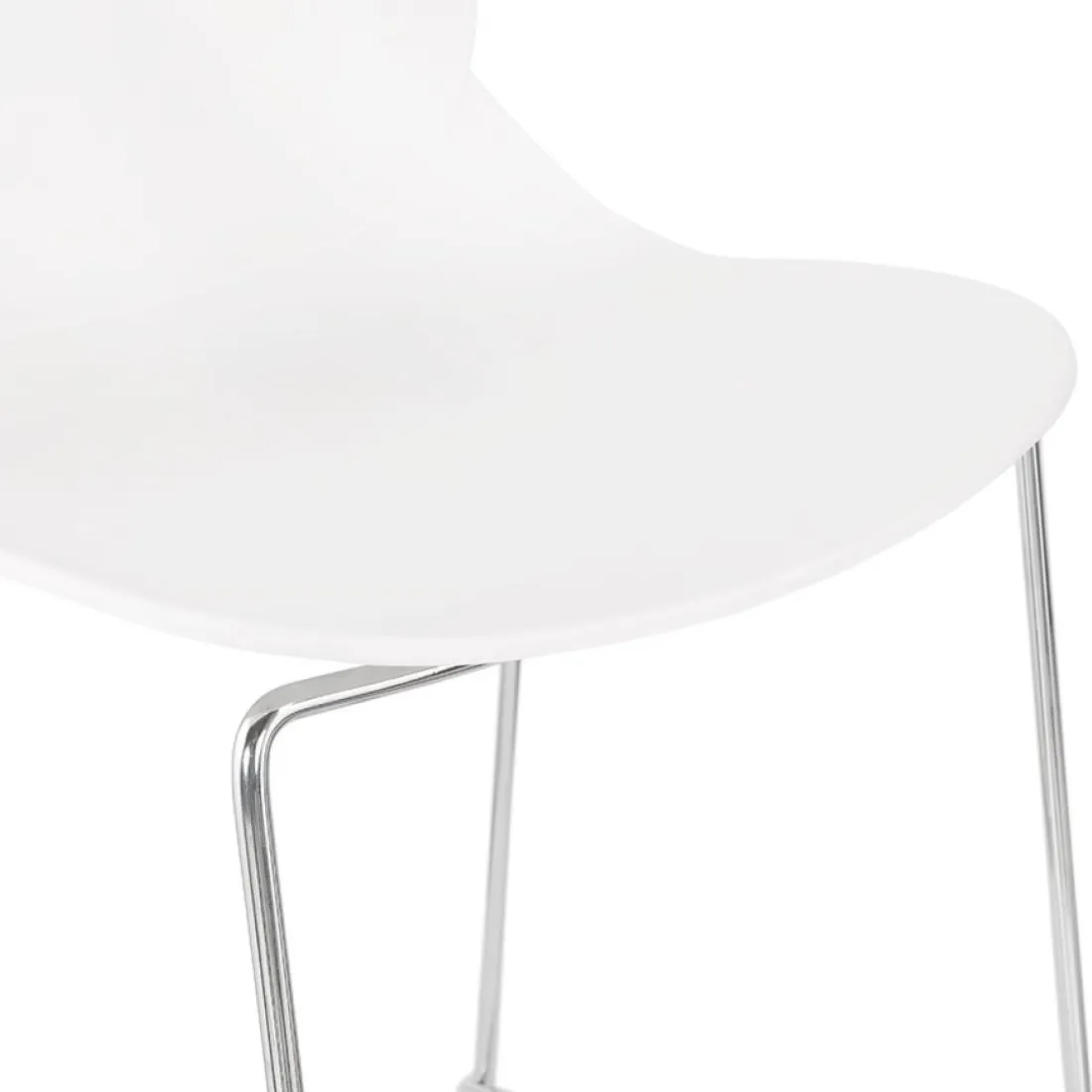 Tabouret de bar design empilable 'BERLIN' blanc avec pied en métal chromé