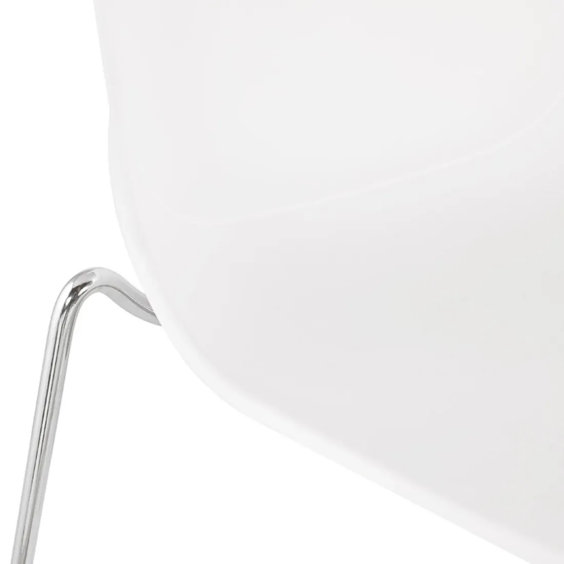 Tabouret de bar design empilable 'BERLIN' blanc avec pied en métal chromé