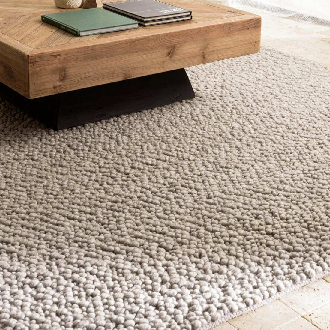 Tapis rectangulaire en laine bouclée taupe QUENTIN