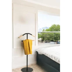 Valet en tube d'acier peint en noir par poudrage applications en bois massif naturel