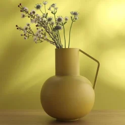 Vase contemporain en métal Jaune