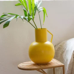 Vase contemporain en métal Jaune